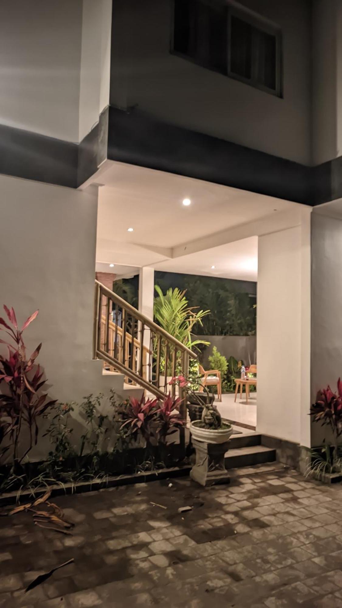 Sujiwa Ubud Hotel & Villa Екстериор снимка
