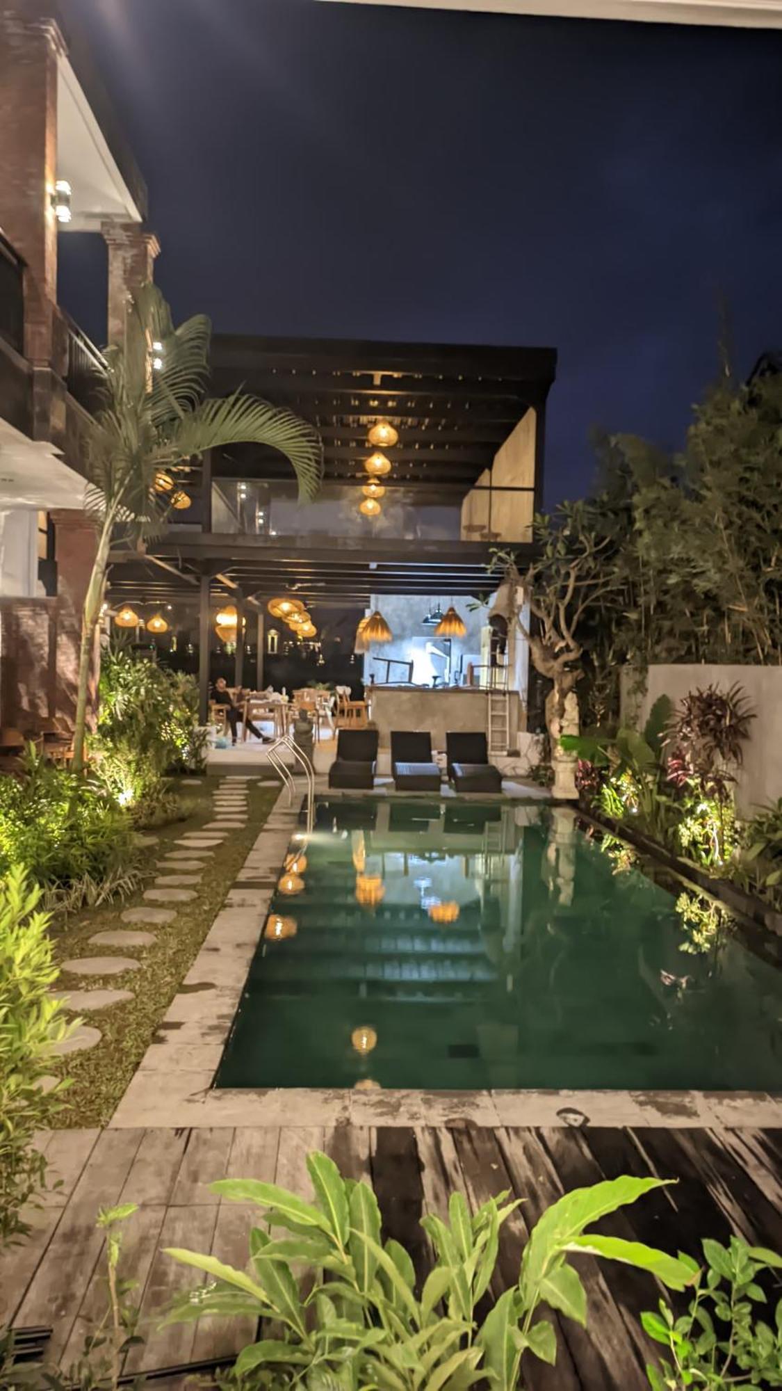 Sujiwa Ubud Hotel & Villa Екстериор снимка