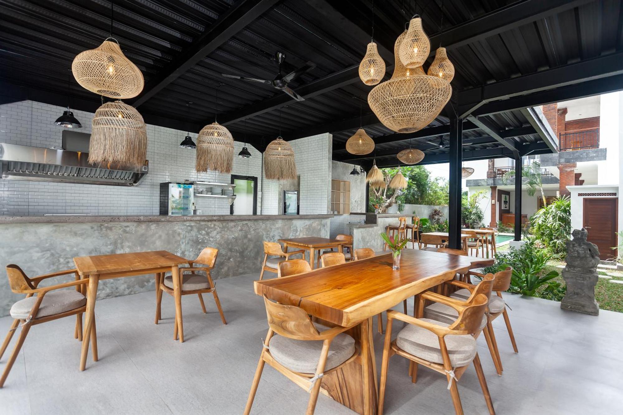 Sujiwa Ubud Hotel & Villa Екстериор снимка